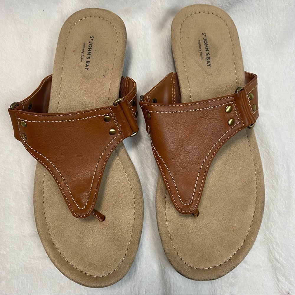 St John's Bay Women’s Flex Form Thong Sandals Flip Flops Brown Size 8.5
